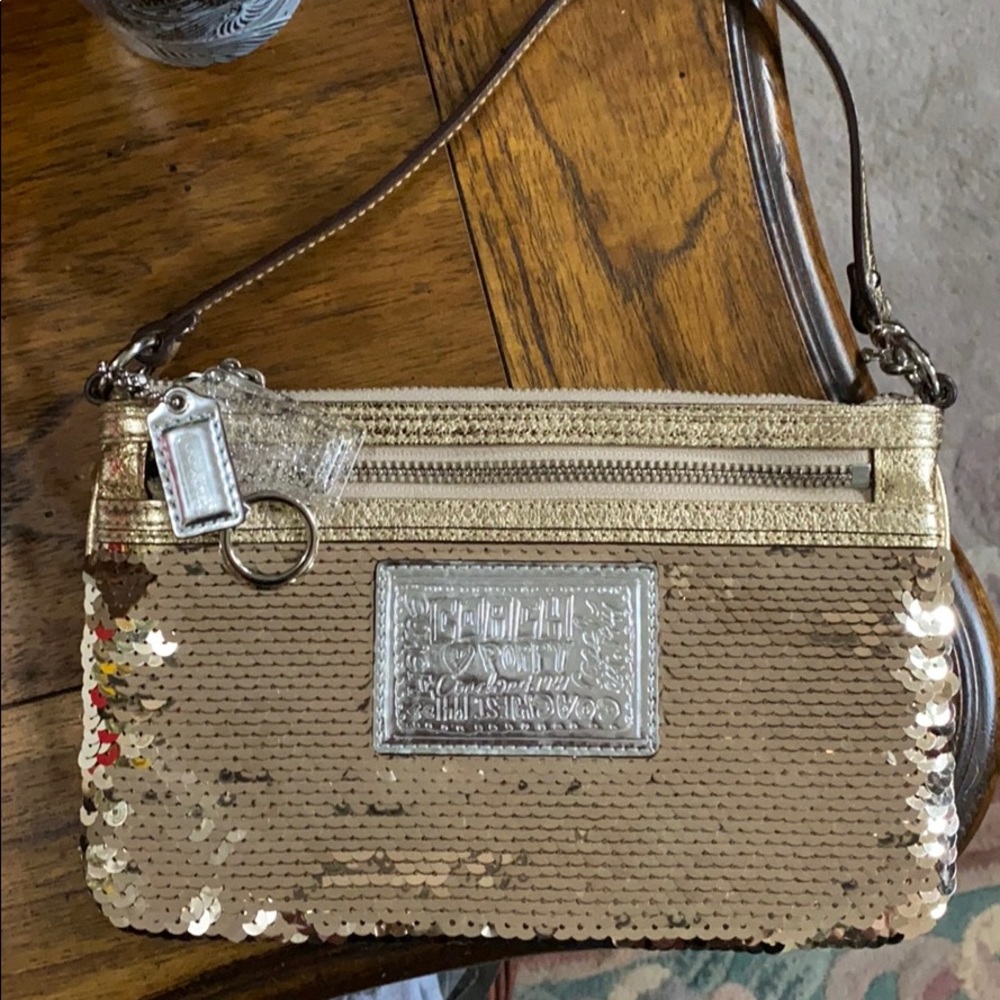 🌸COACH POPPY SEQUINNED WRISTLET